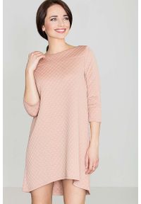 Katrus - Różowa Asymetryczna Sukienka Pikowana. Kolor: różowy. Materiał: poliester, elastan. Typ sukienki: asymetryczne