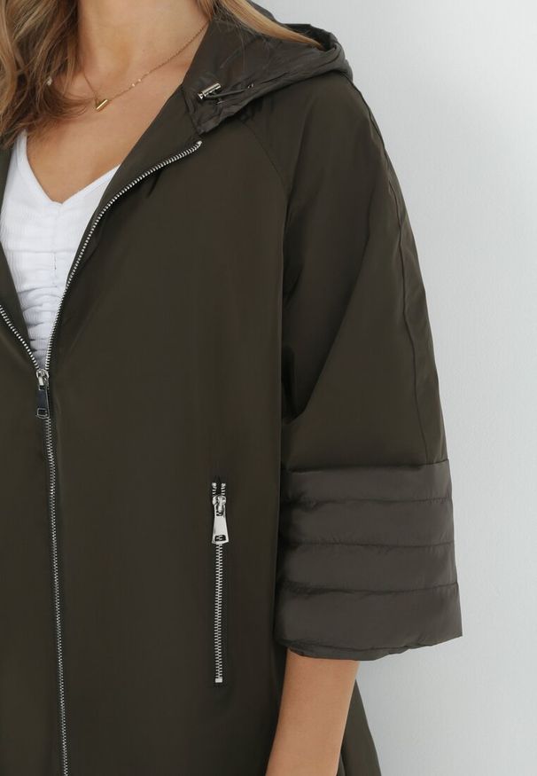 Born2be - Ciemnozielony Asymetryczny Płaszcz z Kapturem i Rękawem 3/4 Maze. Typ kołnierza: kaptur. Kolor: zielony. Długość: długie. Sezon: wiosna, jesień