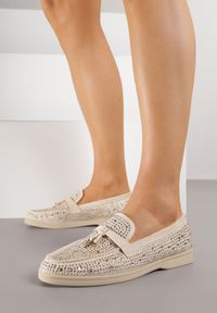 Renee - Beżowe Mokasyny z Cyrkoniami i Ozdobami Distantsteam. Okazja: na co dzień. Kolor: beżowy. Materiał: jeans. Wzór: aplikacja. Styl: glamour, casual #1