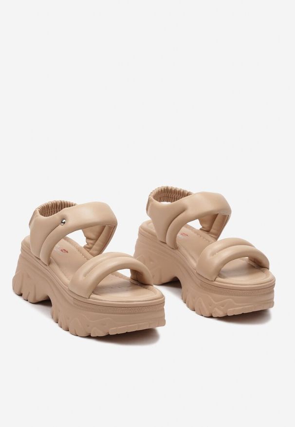 Born2be - Ciemnobeżowe Płaskie Sandały z Imitacji Skóry na Grubej Podeszwie Ebilisa. Okazja: na co dzień. Kolor: beżowy. Materiał: skóra. Styl: casual