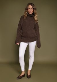 Born2be - Białe Dopasowane Bawełniane Spodnie Irinaes. Okazja: na co dzień. Kolor: biały. Materiał: bawełna. Wzór: aplikacja. Styl: klasyczny, casual, elegancki #6