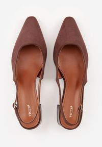 Renee - Brązowe Czółenka VICES Slingback na Geometrycznym Słupku Messeleia. Zapięcie: pasek. Kolor: brązowy. Wzór: geometria. Obcas: na słupku #6