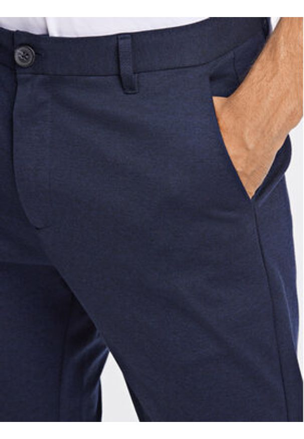 Lindbergh Chinosy 30-01007A Granatowy Slim Fit. Kolor: niebieski. Materiał: syntetyk
