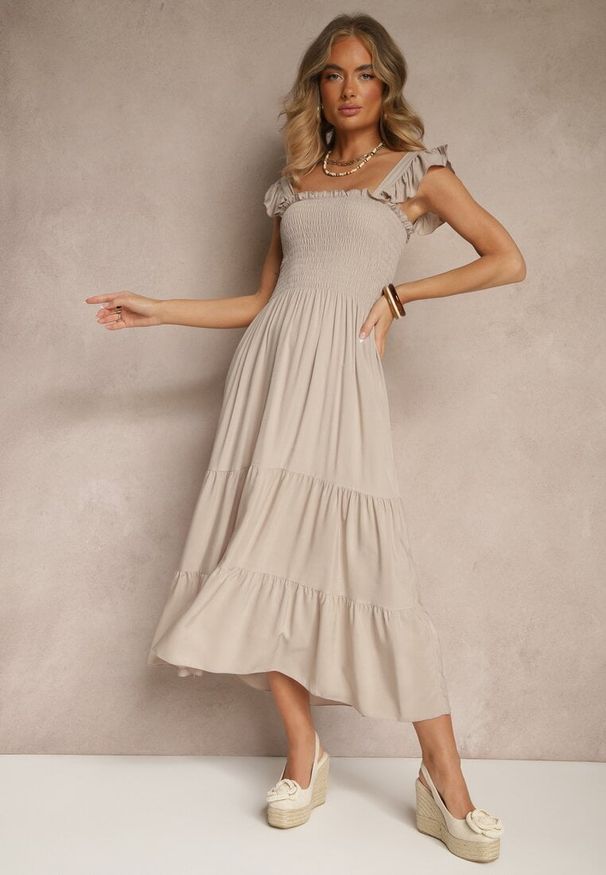 Renee - Beżowa Sukienka z Bawełny na Ramiączkach Ozdobiona Falbanami i Gumkami Mevalys. Okazja: na co dzień. Kolor: beżowy. Materiał: bawełna. Długość rękawa: na ramiączkach. Wzór: aplikacja. Typ sukienki: rozkloszowane. Styl: elegancki, casual