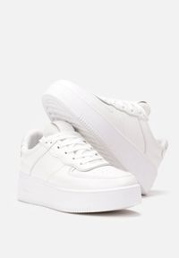 Renee - Białe Sneakersy Pibley. Wysokość cholewki: przed kostkę. Kolor: biały. Szerokość cholewki: normalna. Wzór: aplikacja #5