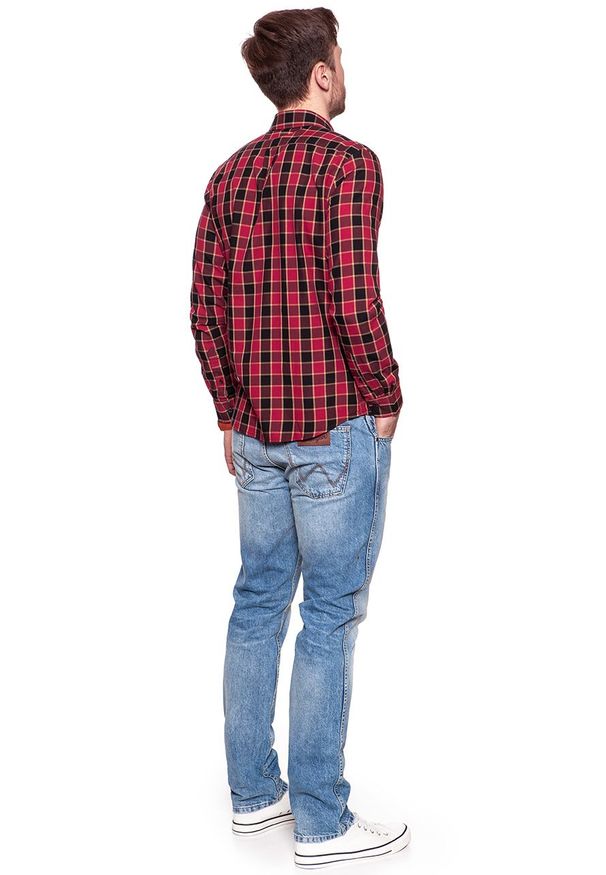 Wrangler - KOSZULA WRANGLER LS 1PKT BUTTON DOWN SALSA RED W5874NQWN 112129576. Typ kołnierza: button down. Materiał: materiał