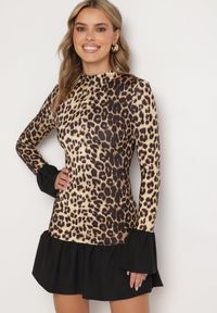 Born2be - Brązowa Taliowana Sukienka w Panterkę ze Stójką i Falbankami Poladi. Okazja: na co dzień. Typ kołnierza: kołnierz z falbankami, kołnierzyk stójkowy. Kolor: brązowy. Długość rękawa: długi rękaw. Wzór: motyw zwierzęcy. Typ sukienki: dopasowane. Styl: casual, elegancki, klasyczny #4