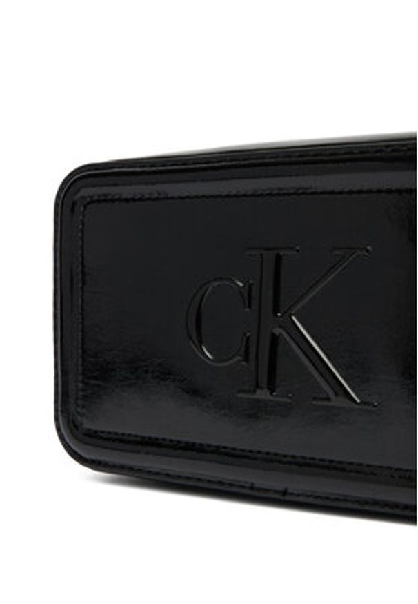 Calvin Klein Torebka Bold Ck Metallic Camera Bag LV04F3331G Czarny. Kolor: czarny. Materiał: skórzane