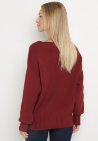Born2be - Bordowy Sweter z Kaszmirem z Dekoltem w Serek Plenae. Okazja: na co dzień. Typ kołnierza: dekolt w serek. Kolor: czerwony. Materiał: kaszmir. Styl: elegancki, casual, klasyczny #5