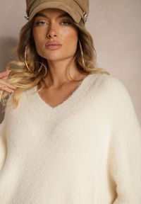 Renee - Beżowy Sweter z Dodatkiem Kaszmiru o Kroju Nietoperza Edalianna. Okazja: na co dzień. Kolor: beżowy. Materiał: kaszmir. Wzór: aplikacja. Styl: casual, elegancki #2