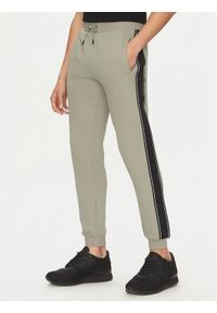 Guess Spodnie dresowe Z2YB09 KB3P2 Zielony Regular Fit. Kolor: zielony. Materiał: bawełna #1