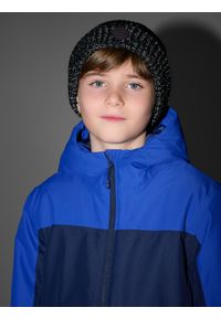 4f - 4F Czapka beanie odblaskowa chłopięca - czarna Uniwersalny. Kolor: czarny. Materiał: materiał, syntetyk. Sezon: zima. Styl: casual, klasyczny, młodzieżowy #1