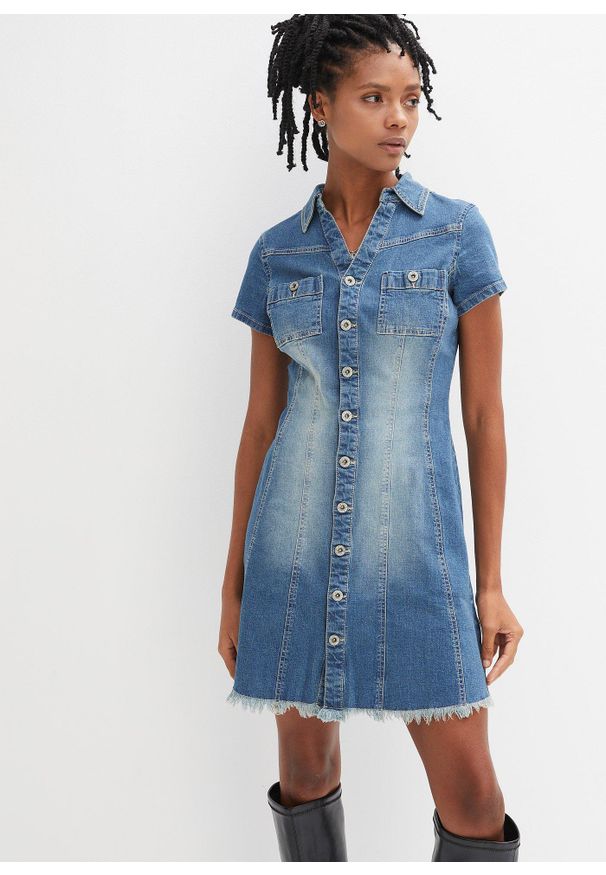 bonprix - Sukienka dżinsowa z guzikami i otwartym brzegiem. Kolor: niebieski