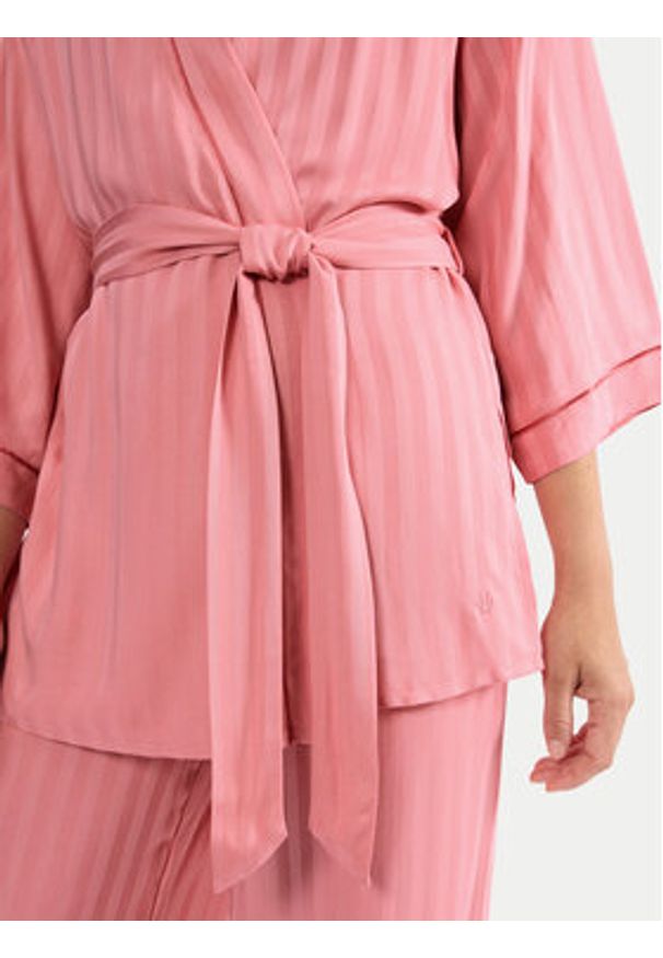 Triumph Szlafrok Amourette Jacquard 10227267 Różowy Regular Fit. Kolor: różowy. Materiał: wiskoza