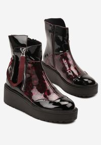 Born2be - Czarno-Czerwone Lakierowane Botki Vices na Platformie i Koturnie Gamillia. Okazja: na co dzień. Kolor: czarny. Materiał: lakier. Obcas: na koturnie. Styl: klasyczny, casual, elegancki. Wysokość obcasa: średni #6
