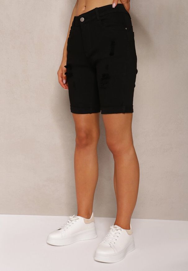 Renee - Czarne Jeansowe Szorty Push-Up z Przetarciami High Waist Namsalin. Stan: podwyższony. Kolor: czarny. Materiał: jeans. Styl: elegancki