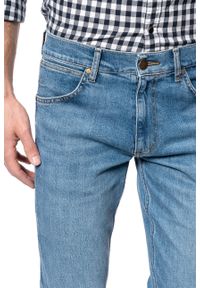 Wrangler - WRANGLER SPODNIE MĘSKIE GREENSBORO MID SUMMER BLUE W15QV712Z