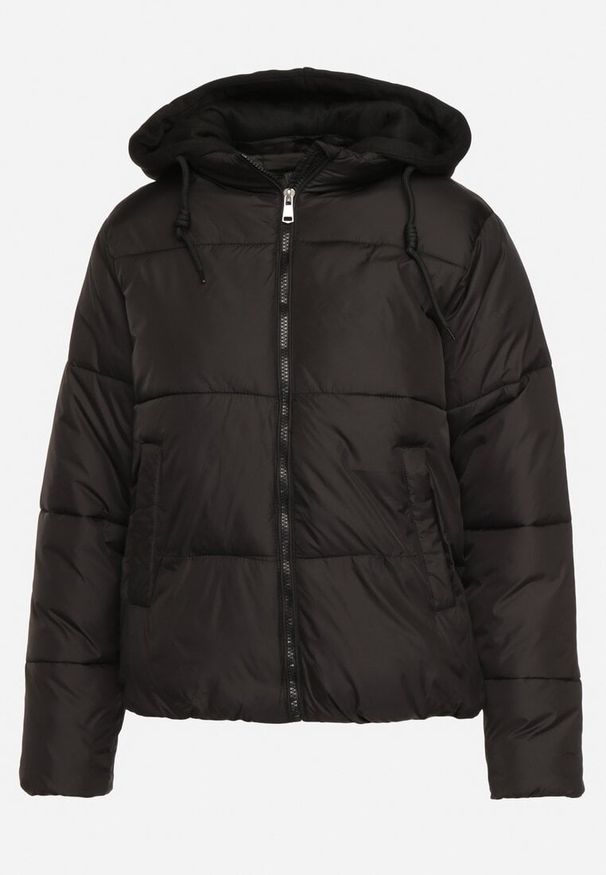 Born2be - Czarna Pikowana Kurtka z Kapturem Mivuna. Okazja: na co dzień. Typ kołnierza: kaptur. Kolor: czarny. Materiał: jeans. Długość: krótkie. Styl: casual