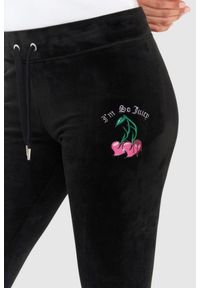 Juicy Couture - JUICY COUTURE Czarne welurowe spodnie dresowe z haftowanymi wisienkami. Kolor: czarny. Materiał: dresówka, welur. Wzór: haft #2