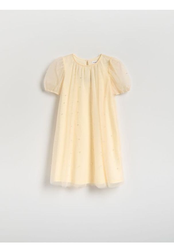 Reserved - Tiulowa sukienka z perełkami - kremowy. Kolor: kremowy. Materiał: tiul