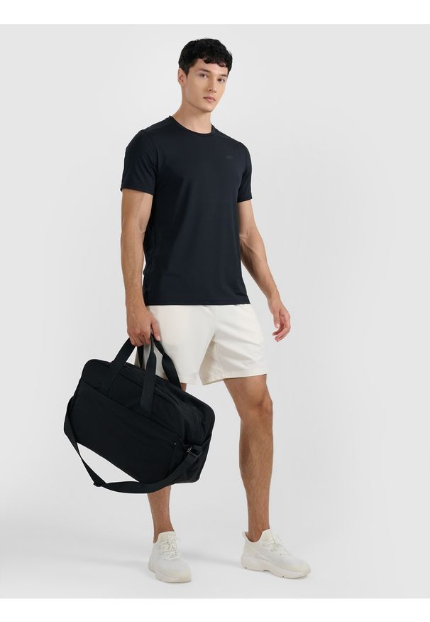 4f - 4F Torba treningowa (26 L) - czarna Uniwersalny. Kolor: czarny. Materiał: tkanina, materiał. Sport: pływanie, fitness