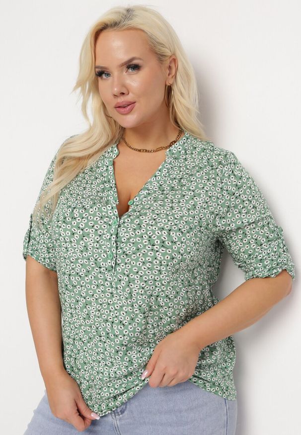 Born2be - Zielona Bluzka z Wiskozy w Kwiaty Filira. Kolor: zielony. Materiał: wiskoza. Wzór: kwiaty