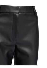 Hugo - HUGO Spodnie z imitacji skóry Hamunelle-1 50546824 Czarny Flare Fit. Kolor: czarny. Materiał: skóra #4
