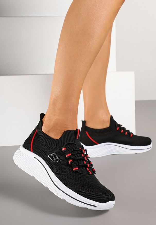 Renee - Czarne Wsuwane Buty Sportowe Sneakersy z Elastyczną Cholewką Telithiela. Okazja: na co dzień. Zapięcie: bez zapięcia. Kolor: czarny. Materiał: dzianina. Szerokość cholewki: normalna. Wzór: aplikacja