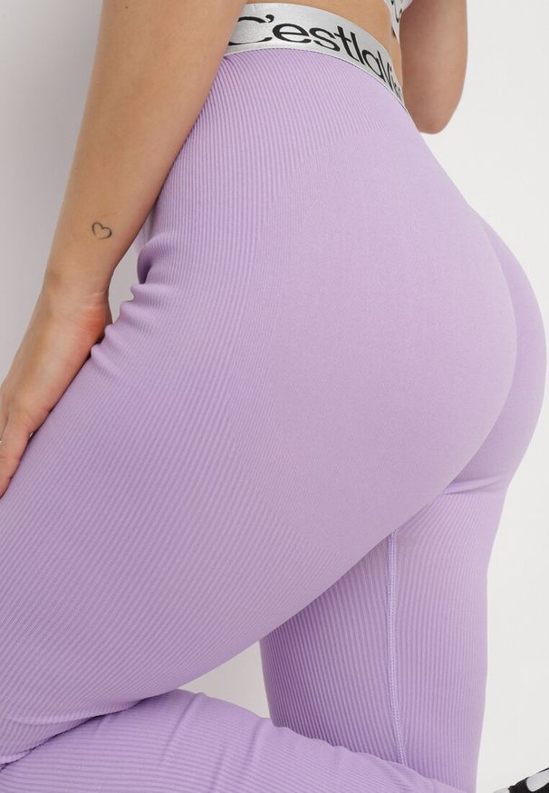 Born2be - Jasnofioletowe Elastyczne Legginsy z Szeroką Gumą w Pasie Rindama. Kolor: fioletowy. Materiał: guma. Styl: sportowy