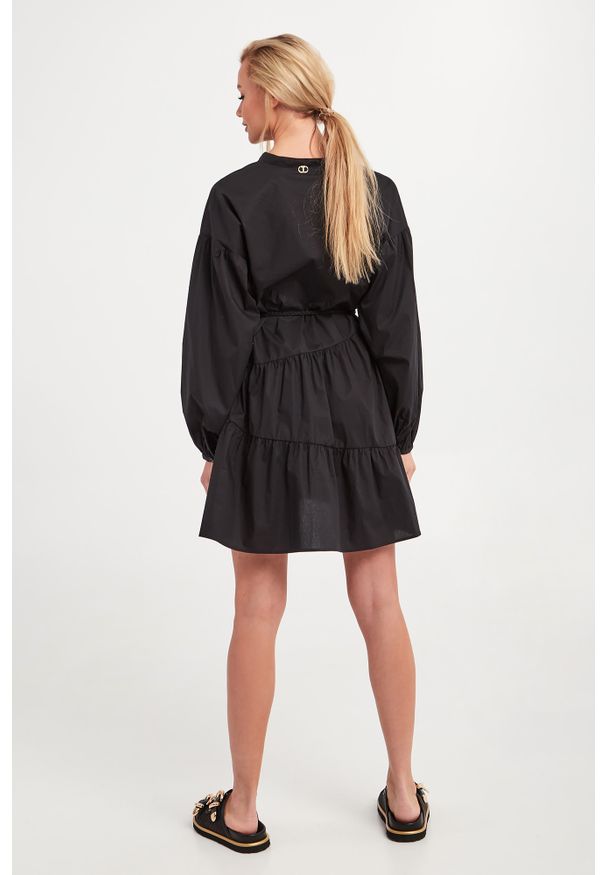 Twinset Milano - Sukienka TWINSET. Typ kołnierza: kołnierzyk stójkowy, kołnierz z falbankami. Długość: mini