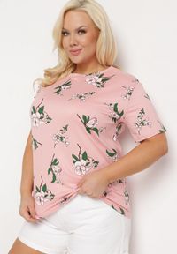 Born2be - Różowy T-shirt Koszulka z Krótkim Rękawem w Kwiaty Henubia. Okazja: na co dzień. Kolekcja: plus size. Kolor: różowy. Materiał: materiał. Długość rękawa: krótki rękaw. Długość: krótkie. Wzór: kwiaty. Styl: casual, elegancki #7