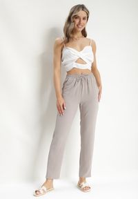 Born2be - Szare Spodnie Wiązane Troczkiem w Pasie ze Zwężającymi się Nogawkami Starila. Kolor: szary. Materiał: tkanina. Sezon: lato