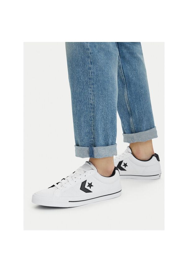 Tenisówki Converse. Okazja: na co dzień. Kolor: biały. Styl: casual, sportowy