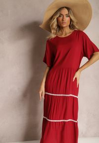 Renee - Czerwona Sukienka z Bawełny z Krótkim Rękawem Marolla. Okazja: na co dzień. Kolekcja: plus size. Kolor: czerwony. Materiał: bawełna. Długość rękawa: krótki rękaw. Wzór: aplikacja. Typ sukienki: proste, dla puszystych. Styl: casual, elegancki #2