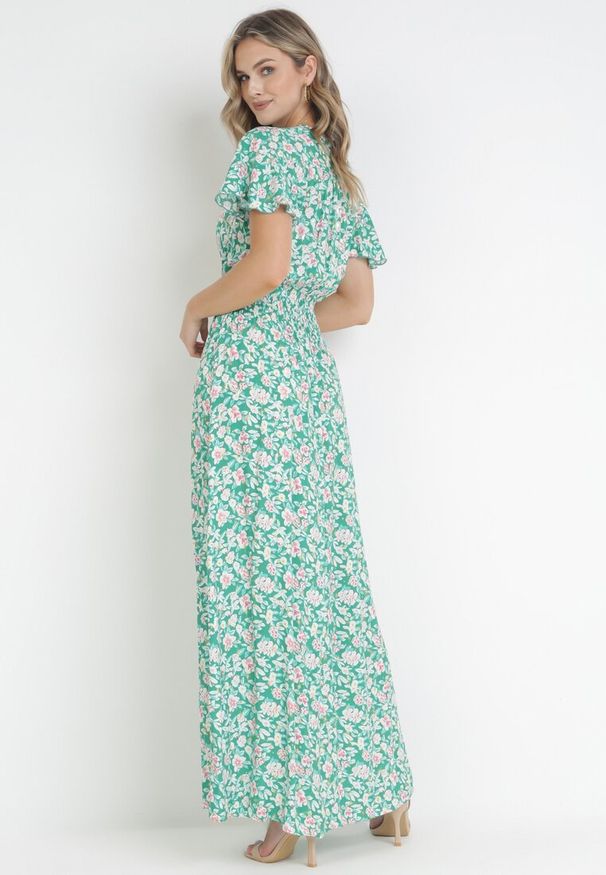 Born2be - Zielona Wiskozowa Sukienka Z Kopertowym Dekoltem i Gumkami w Pasie Seldel. Kolor: zielony. Materiał: wiskoza. Wzór: nadruk, aplikacja. Typ sukienki: kopertowe