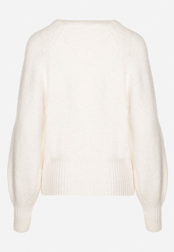 Born2be - Jasnobeżowy Sweter z Bawełną Ozdobiony Motylami Meledi. Kolor: beżowy. Materiał: bawełna. Wzór: aplikacja. Sezon: wiosna. Styl: klasyczny