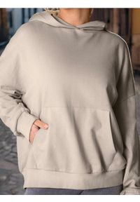 Sinsay - Bluza hoodie z kieszenią - kremowy. Kolor: kremowy. Materiał: dzianina