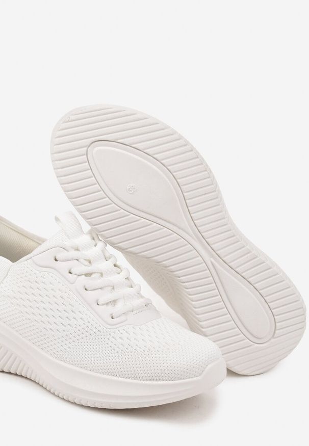 Renee - Białe Buty Sportowe Sneakersy z Siateczki na Podeszwie z Tłoczeniami Kortebia. Okazja: na co dzień. Zapięcie: sznurówki. Kolor: biały. Materiał: jeans