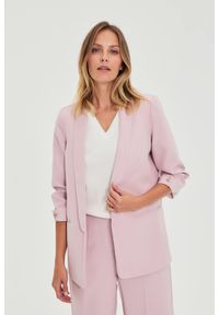 MOODO - Marynarka z marszczonymi rękawami różowa. Kolor: różowy. Materiał: poliester, elastan #1