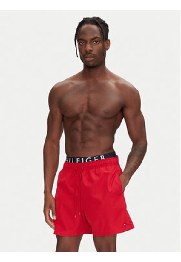 TOMMY HILFIGER - Tommy Hilfiger Szorty kąpielowe UM0UM03489 Czerwony Regular Fit. Kolor: czerwony. Materiał: syntetyk