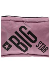 Big Star Accessories - Torba damska Big Star, kosmetyczka wykonana z materiału syntetycznego z nadrukowanym logo na froncie zapinana na zamek błyskawiczny, róż ciemny, II57. Kolor: różowy. Styl: casual, elegancki #3