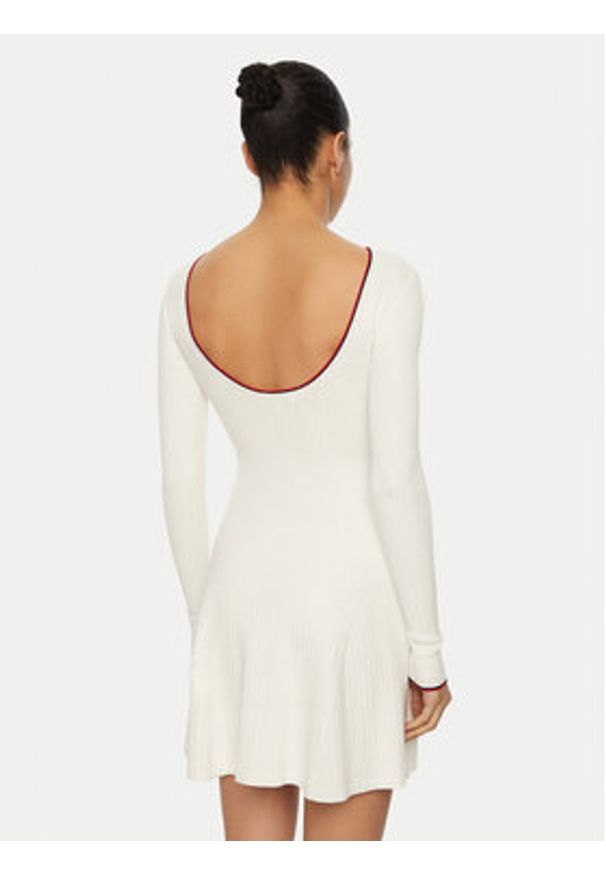 Tommy Jeans Sukienka dzianinowa DW0DW19469 Écru Slim Fit. Materiał: bawełna, syntetyk