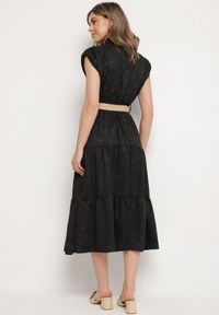 Born2be - Czarna Sukienka Ozdobiona Plecionym Paskiem i Guzikami Filianea. Okazja: na co dzień. Kolor: czarny. Materiał: jeans. Wzór: aplikacja. Styl: elegancki, casual #3
