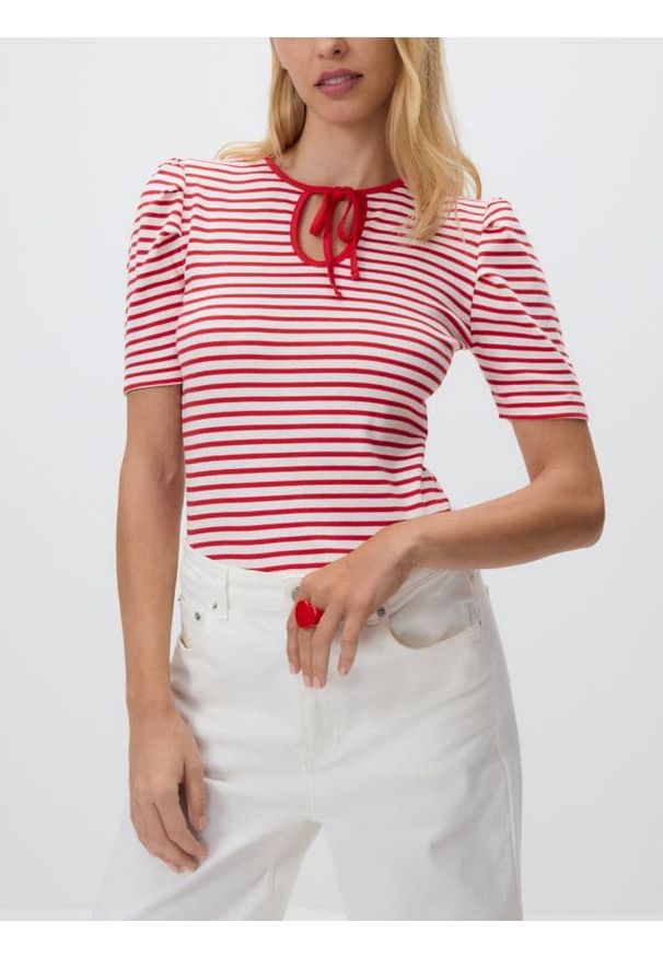 Reserved - Bluzka z bufkami - czerwony. Kolor: czerwony. Materiał: dzianina, bawełna