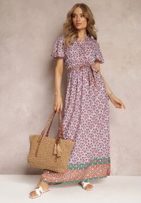 Renee - Różowa Sukienka Maxi z Paskiem i Gumką w Talii w Ornamentalny Wzór Calvim. Kolor: różowy. Długość: maxi