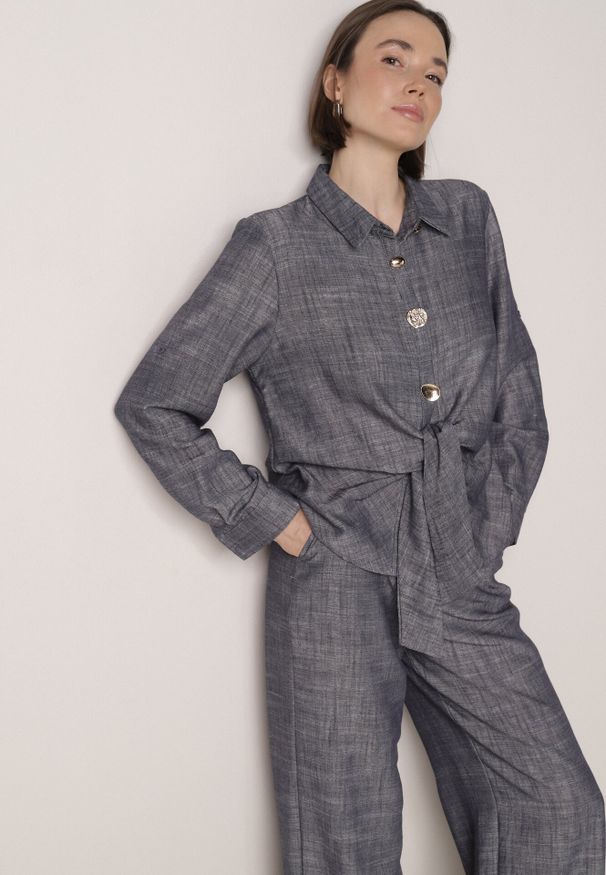 Born2be - Niebieski Komplet z Lnem i Wiskozą Szerokie Spodnie i Koszula z Wiązaniem Ravilith. Kolor: niebieski. Materiał: wiskoza, len