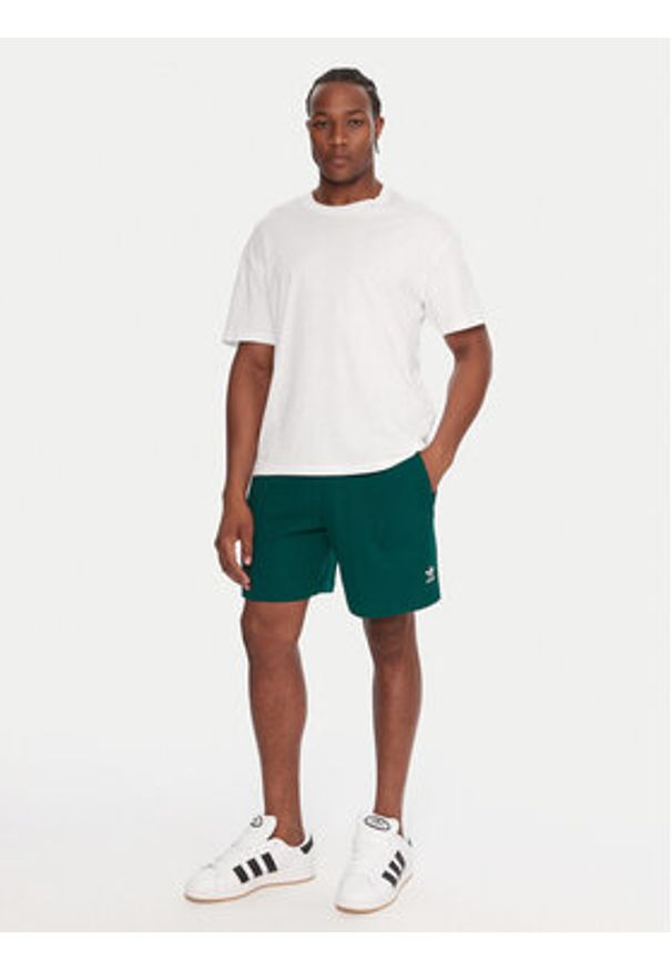 Adidas - adidas Szorty sportowe Essentials Trefoil JW1040 Zielony Regular Fit. Kolor: zielony. Materiał: bawełna, syntetyk. Styl: sportowy