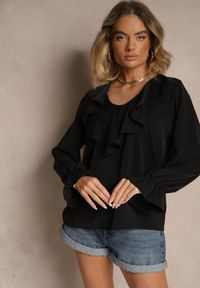 Renee - Czarna Bluzka Ozdobiona Falbanką Tananissa. Kolor: czarny. Wzór: aplikacja. Styl: klasyczny, elegancki