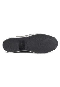 Polbut Buty męskie casual 1801P szare. Okazja: na co dzień. Zapięcie: pasek. Kolor: szary. Materiał: jeans, skóra. Wzór: paski. Sezon: lato, wiosna, jesień. Styl: casual #4