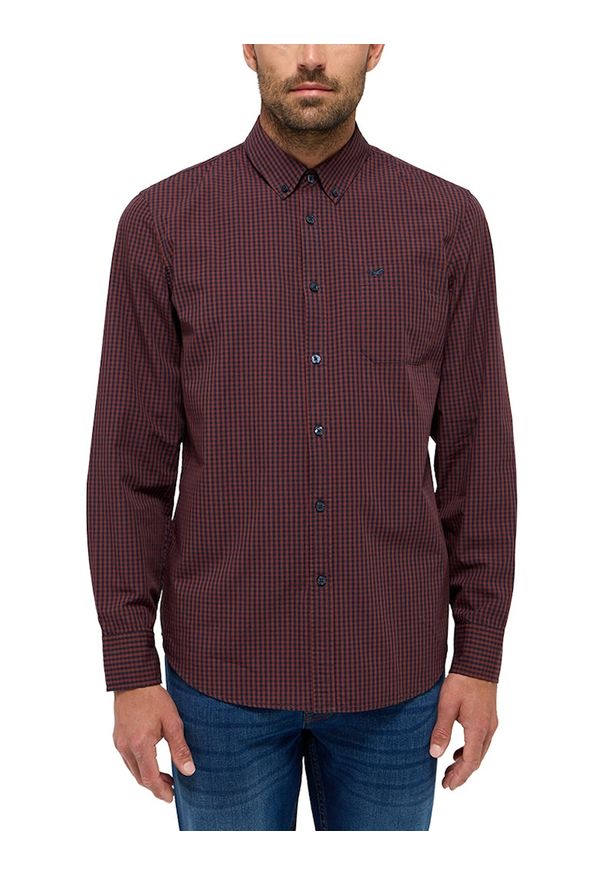 Męska Koszula Mustang Style Chester Brown Navy Gingham 1015905 12668. Okazja: na co dzień. Materiał: bawełna, jeans, materiał. Długość rękawa: długi rękaw. Długość: długie. Wzór: kratka. Styl: casual, elegancki, klasyczny